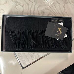Elegant Italian Wool Scarf - Classic Black